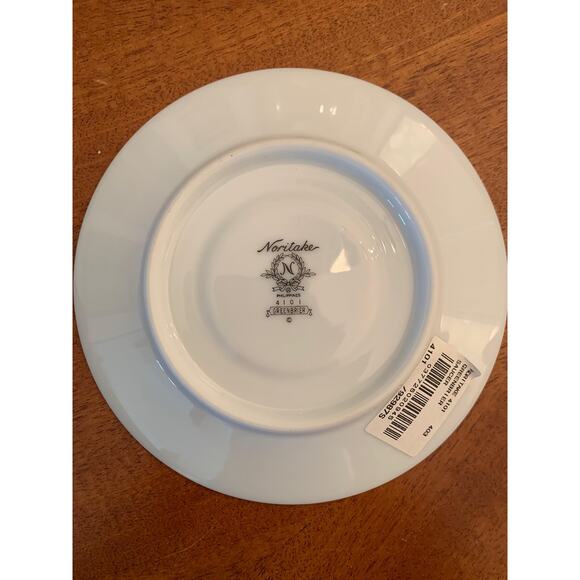 Elegant Noritake Greenbriar Fine China Set new with tags on most every piece. - Picture 8 of 9